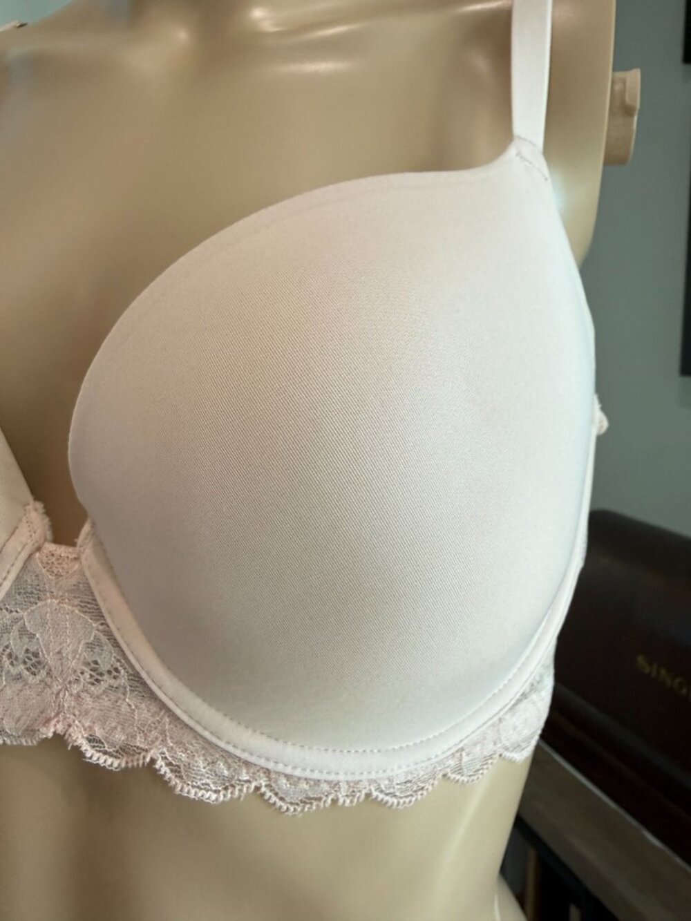 Natori Bliss Perfection Underwire Contour Bra - 36D, Style Number: 721211 - Picture 7 of 13